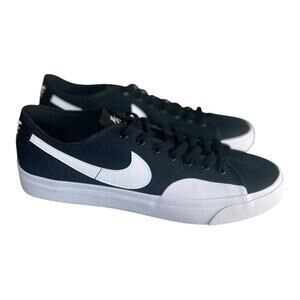 NWOT Nike SB Men’s Blazer Court Black/White Sneakers Size-10.5